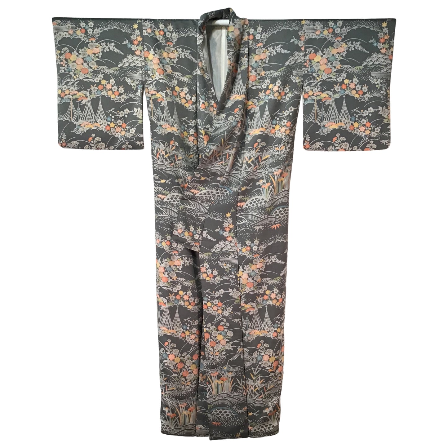 Vintage Kimono ‘Grey With Pastel Flowers & Rivers’