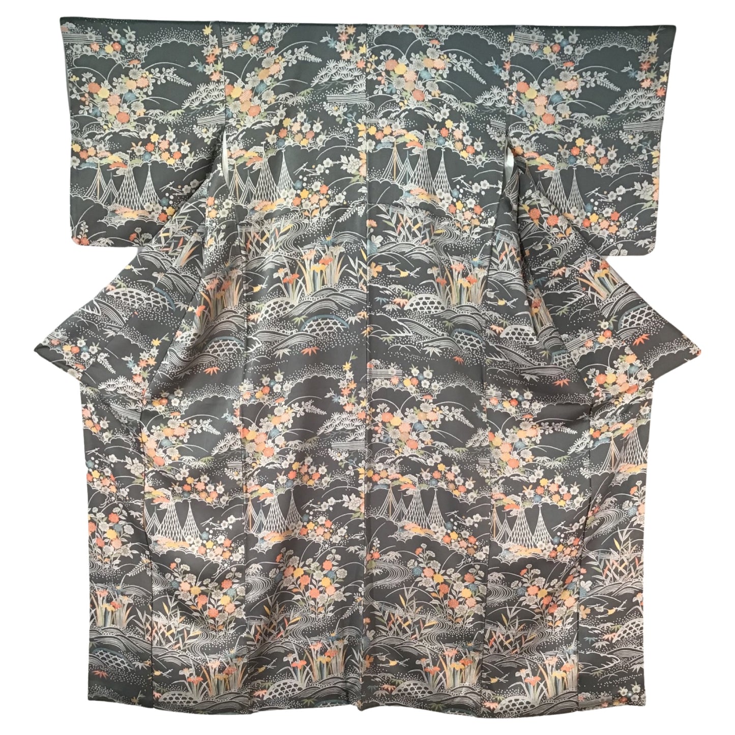 Vintage Kimono ‘Grey With Pastel Flowers & Rivers’